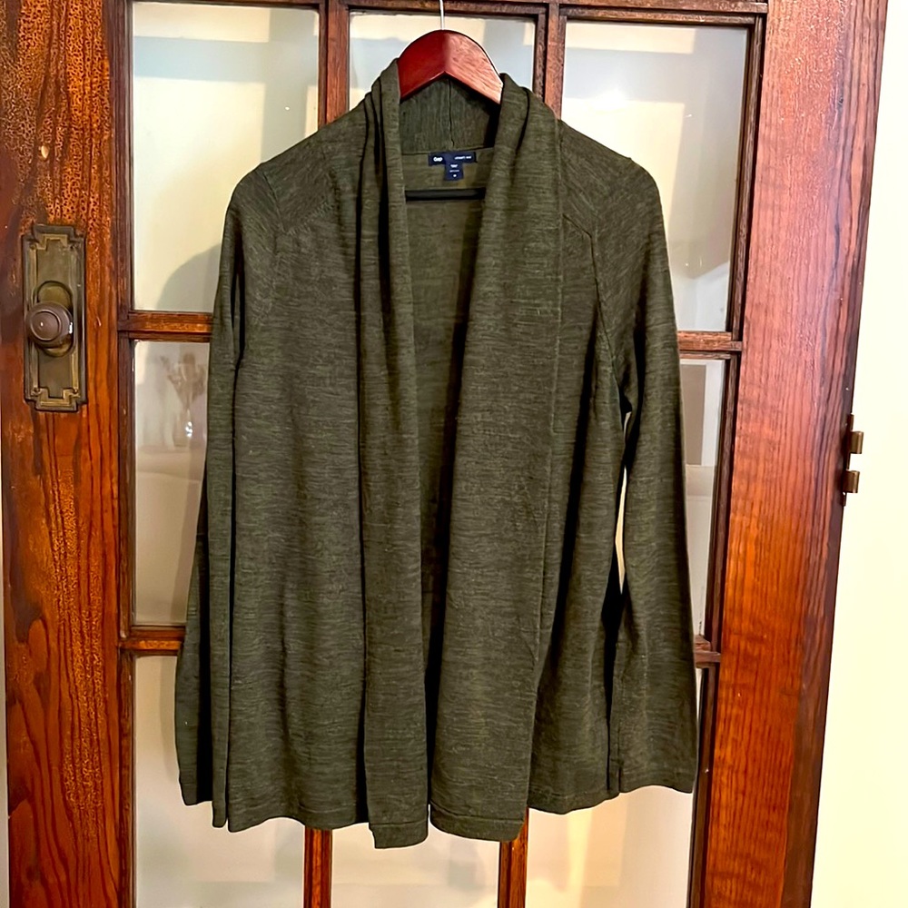 Wool wrap. Olive green.